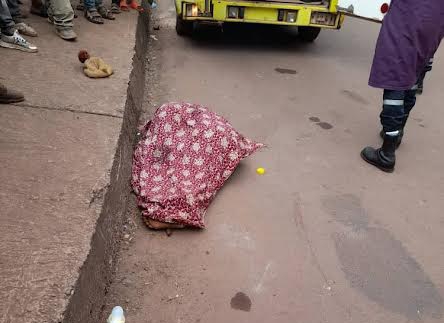 Mamou: un mendiant vomit du sang et meurt dans la rue