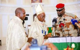 Cathédrale Sainte Marie de Conakry : Colonel Mamadi Doumbouya fête Noël aux côtés des fidèles Chrétiens