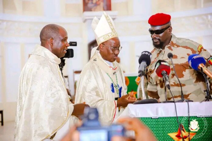 Cathédrale Sainte Marie de Conakry : Colonel Mamadi Doumbouya fête Noël aux côtés des fidèles Chrétiens