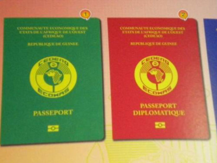 passeport-guineen-1-696x522