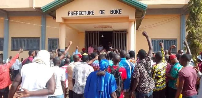 Boké: Manifestation des enseignants contractuels pour exiger le paiement sans délai de primes et arriérés de salaire