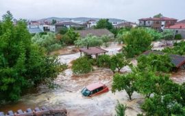 Après les incendies, la Grèce confrontée à des pluies torrentielles