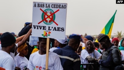 Mali: manifestations de soutien au retrait de la Cedeao