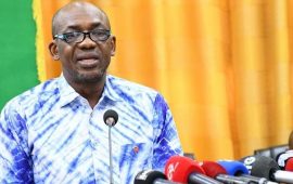 Le ministre du budget, invite les guinéens à consommer de la “pomme de terre, de l’igname…”