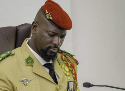 Guinée:le president Mamadi Doumbouya dissous son gouvernement