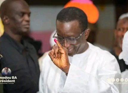 Présidentielle au Sénégal : Amadou Ba reconnaît sa défaite face à Bassirou Diomaye Faye