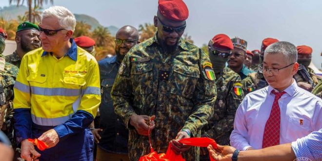 SIMANDOU: Le Chef de l’État officie la cérémonie de pose de la première poutre du chemin de fer de la Compagnie du Trans-Guinéen