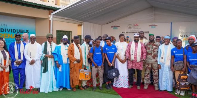 Guinée : Remise officielle d’un premier lot de 1900 kits aux étudiants de l’ENAM