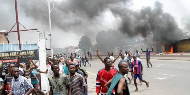 RDC: «beaucoup de tirs» dans les rues de Goma, des ambassades attaquées par des manifestants à Kinshasa