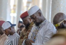 Grande prière du vendredi à la Mosquée Fayçal : le Président Mamadi DOUMBOUYA en communion avec les fidèl