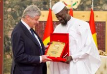 Relations bilatérales : le président Doumbouya reçoit l’envoyé spécial du Président français