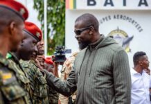 Conakry : le Président de la République S.E Mamadi DOUMBOUYA en visite au camp Alpha Yaya DIALLO et à Dar- es-Salam