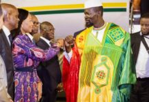 Visite d’État en Côte d’Ivoire : le Président de la République S E Mamadi Doumbouya accueilli à Abidjan par les autorités ivoiriennes et la communauté guinéenne