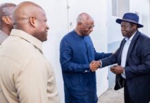 LE PREMIER MINISTRE AMADOU OURY BAH ACCUEILLE LE VICE-PRÉSIDENT DE LA BANQUE MONDIALE POUR L’AFRIQUE DE L’OUEST ET DU CENTRE