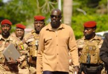Guinée : le président Mamadi Doumbouya ordonne le déclassement des réserves foncières de Simbaya-Wanindara et de l’île de Kassa